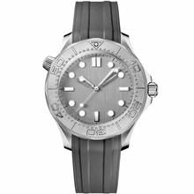 Relógio estilo mergulhador com mostrador cinza e pulseira de borracha, 42 mm