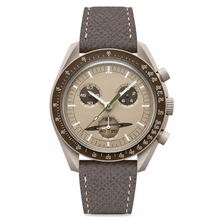Relógio cronógrafo com pulseira de couro na cor taupe