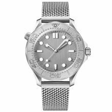 Relógio esportivo com pulseira de malha em tom prateado, 42 mm
