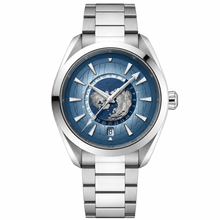 Relógio com função World Timer de 43 mm, com mostrador azul e pulseira de metal prateada