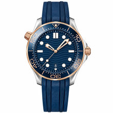 Relógio de mergulho de 42 mm em dois tons, com mostrador azul e pulseira de borracha