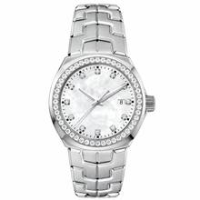 Relógio feminino de ocasião com pulseira de metal prateada e luneta com pedras preciosas