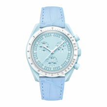 Relógio cronógrafo azul-claro com pulseira de couro